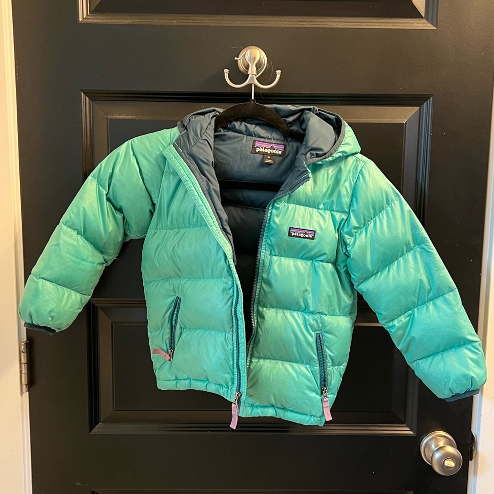 Patagonia Kids down jacket in teal. Super warm, good condition.